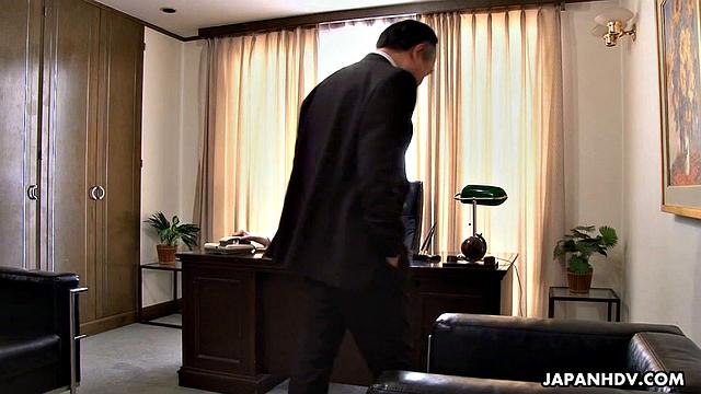 Hot office girl Yuna Hirose pleases her boss