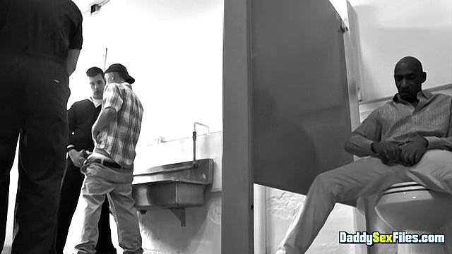 Grou Fun In The Rest Room - Leo Donato, Billy Ramos, Josh Stone, Franco Scott