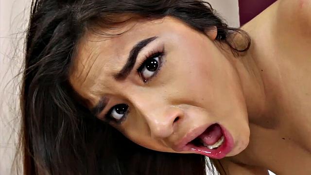 Sexy 18 Year Old Indian Zaya's First Interracial Tryout