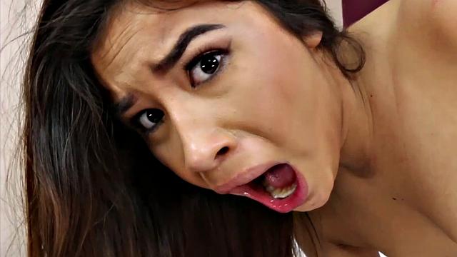 Sexy 18 Year Old Indian Zaya's First Interracial Tryout