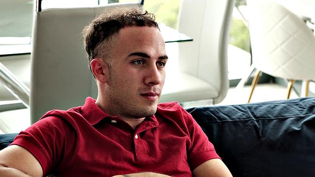 danni jones танцует на друге сына - молочная мама не стесняется