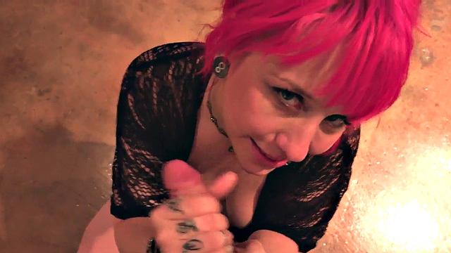 Deepthroat pink hair babe eats cock in amateur closeup