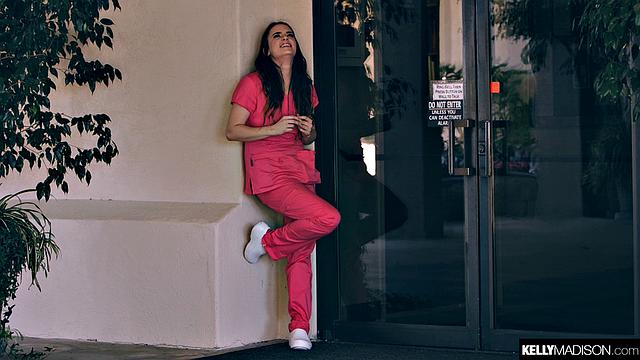 медсестра целый день с пробкой ждёт вечернего чпока