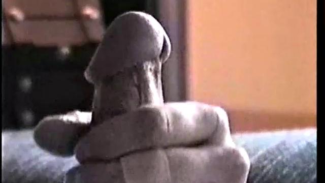 винни дрочит свой здоровый член на камеру