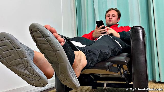 Clay Flaunts His Size 13 Feet - Clay