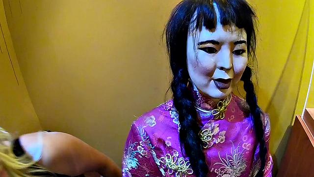 голливудская блондинка с аппетитной жопой выносит мозг в постели