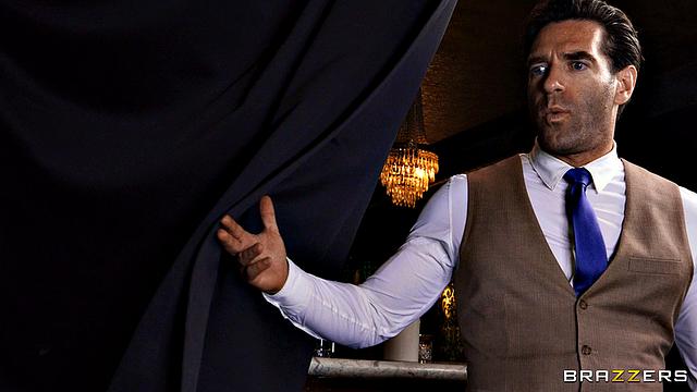 Sneaky Dive Throwdown