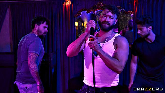 Sneaky Dive Throwdown