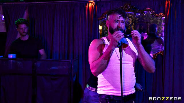 Sneaky Dive Throwdown