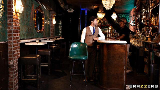 Sneaky Dive Throwdown