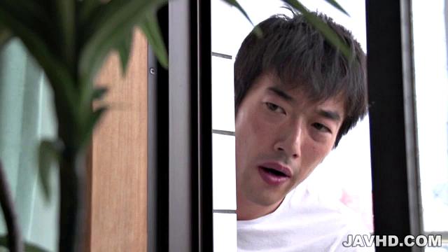 覗かれたオナニー ～爆乳若奥様さくら結衣