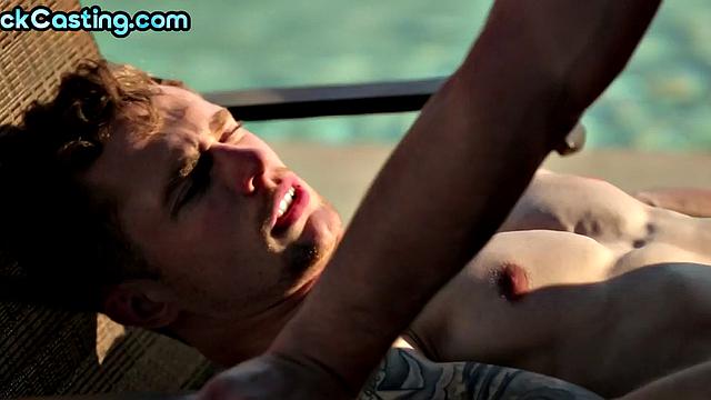 Качок получает римминг на уличном кастинге