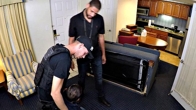 Busted Boys - Valentino Nappi - Bitch Broken