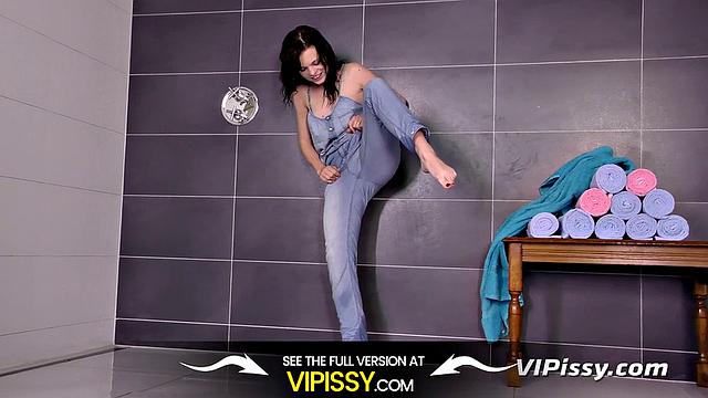 Flexible pee-loving girl