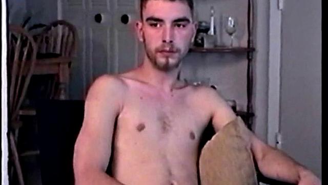 Buzz и Toby по-мужски трахаются втроём и сосут до последней капли