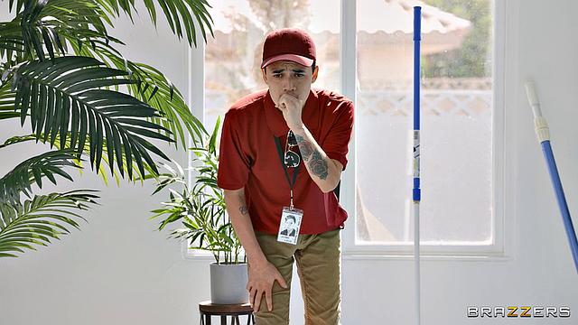 Victoria Cakes с большим задом изменяет мужу у бассейна с Juan Loco, жаркий межрасовый трах на свежем воздухе и сперма на лице.