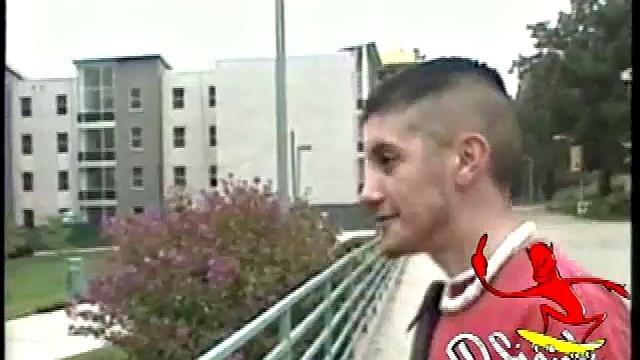 Этан дрочит свой огромный член и заливает всё спермой