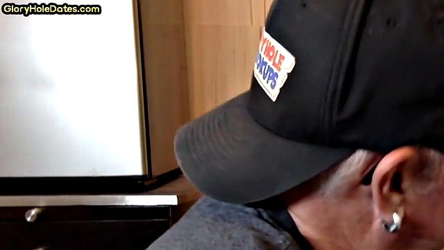 Amateur gloryhole DILF sucks in homemade closeup