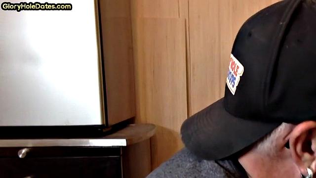 Amateur gloryhole DILF sucks in homemade closeup