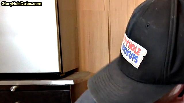 Amateur gloryhole DILF sucks in homemade closeup