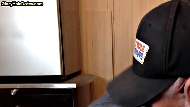 Amateur gloryhole DILF sucks in homemade closeup