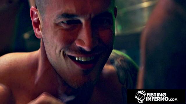 Два качка оторвались по полной: вставили по максимуму и отметились на лице