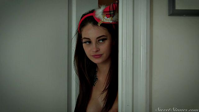 Будильник? Нет, это просто Кристина разбудила жениха горячим сексом, а его сводная сестра слушает в шкафу и мечтает не проспать такой кайф!