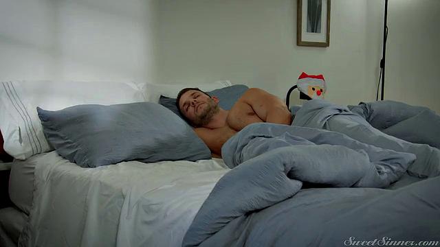 Будильник? Нет, это просто Кристина разбудила жениха горячим сексом, а его сводная сестра слушает в шкафу и мечтает не проспать такой кайф!