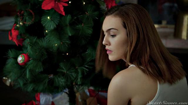 Будильник? Нет, это просто Кристина разбудила жениха горячим сексом, а его сводная сестра слушает в шкафу и мечтает не проспать такой кайф!