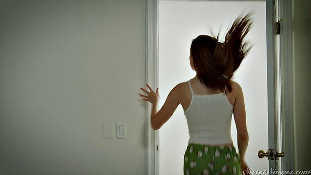 Будильник? Нет, это просто Кристина разбудила жениха горячим сексом, а его сводная сестра слушает в шкафу и мечтает не проспать такой кайф!