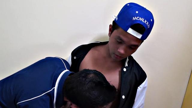 Real amateur Asian twink fucked by BF at home