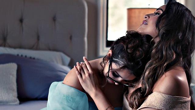 GIRLSWAY - Stunning Babe Leana Lovings Cncels Prom Night Plans To Bang Her Hot Girlfriend Instead