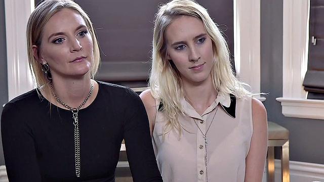 смотри как шлюха сквиртит в жёстком тройничке с кляпом и зажимами