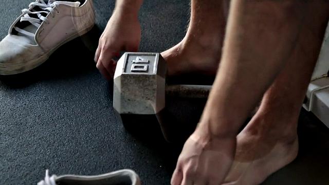 Smooth amateur teases torso while masturbating solo