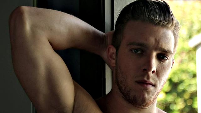 Smooth amateur teases torso while masturbating solo