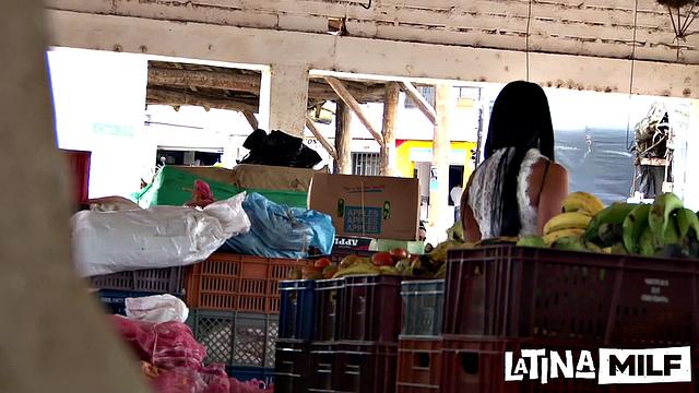 Colombian MILF gets fucked