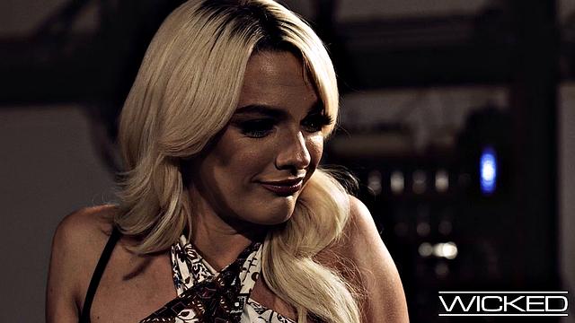 кенна джеймс садится на толстый член мика блю и отсасывает