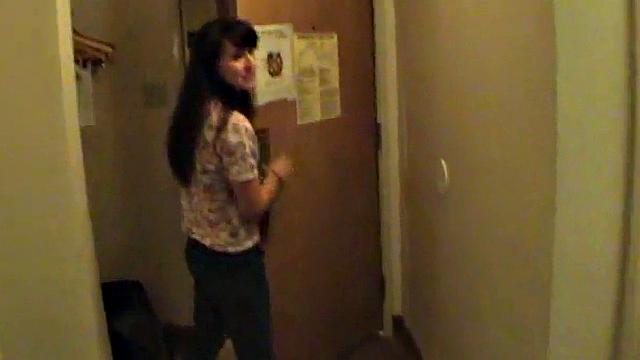 гляжу как подруга ковыряется в киске - лучше любого кино