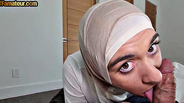 Amateur Arab babes pussyfucked in 3some after BJ