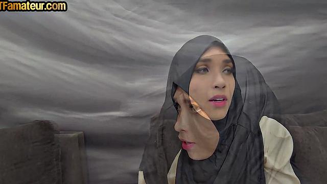 хиджаб на месте, язык без тормозов - арабка скачет сверху