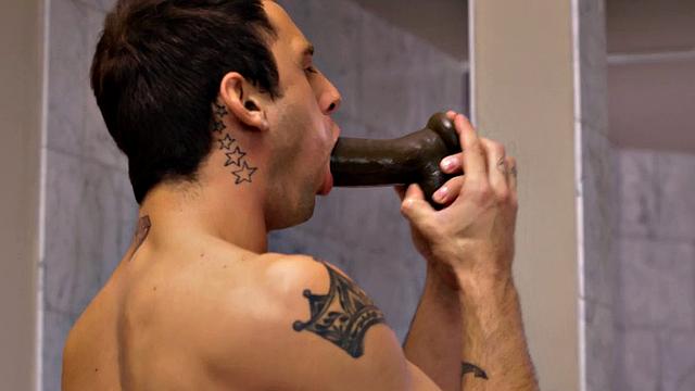 BBC drilling ripped bottom in threesome