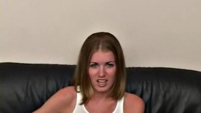 хрупкая блондинка заглатывает сперму после жесткого минета в pov