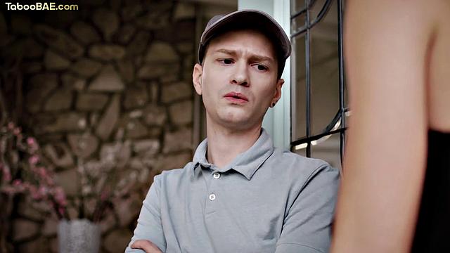 стройная малышка оседлала ботаника и не даёт слезть