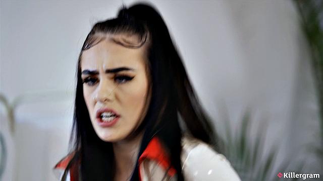 Сексапильная медсестра Shay London лечит дрочуна Longwood своим телом в кабинете доктора.