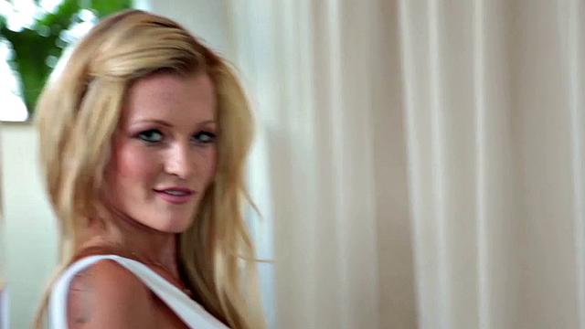 Lesbian Duo in Botique