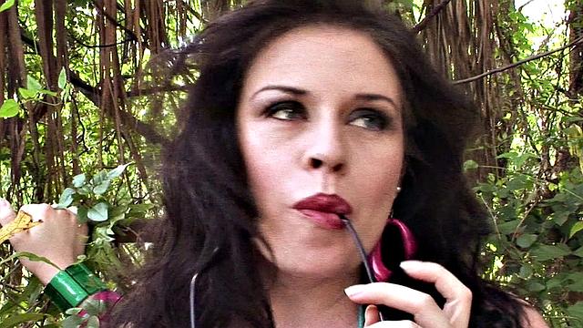 куртизанки с огромной грудью дают за деньги и не экономят на сперме