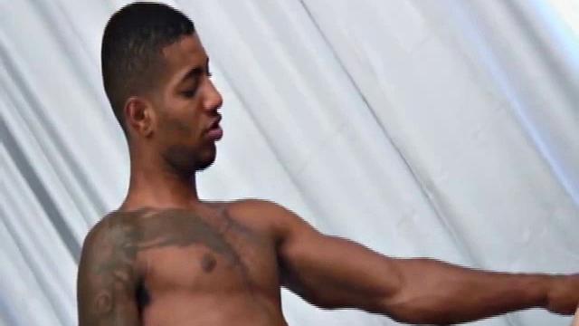 Riu Melo talks Romulo Santos into coming by with his buddy Rodrigo Bekmann for some Latin ass. The guys sit back and get turned on as they watch their twink strip naked.