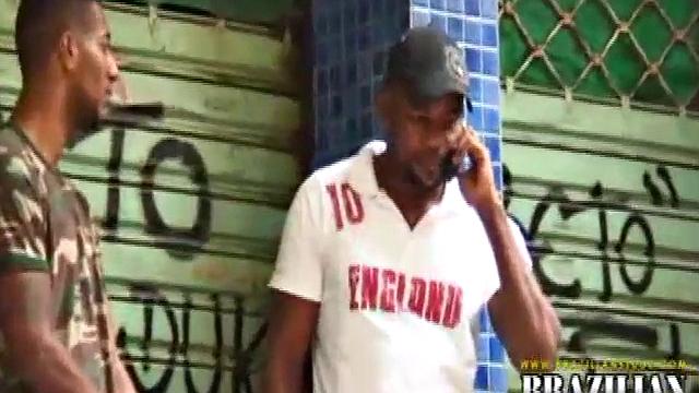 Riu Melo talks Romulo Santos into coming by with his buddy Rodrigo Bekmann for some Latin ass. The guys sit back and get turned on as they watch their twink strip naked.