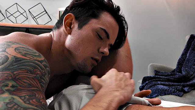 Muscled top sucks off his bf before sex