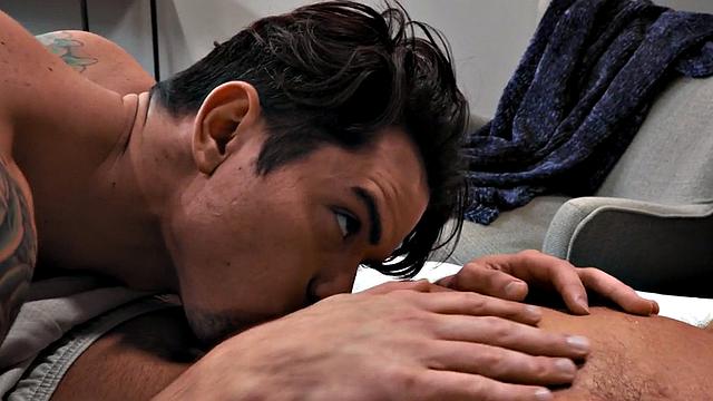 Muscled top sucks off his bf before sex